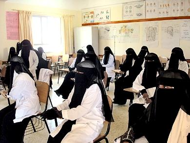 الطالبات أثناء المحاضرة الطالبات أثناء المحاضرة
