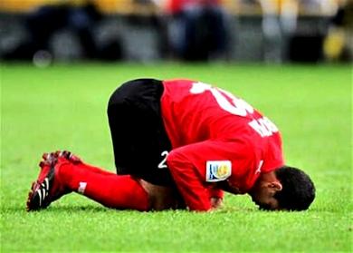 المصري محمد أبو تريكه المصري محمد أبو تريكه