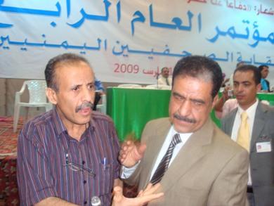 علي ناجي الرعوي يحاول تهدئة أحمد الحاج علي ناجي الرعوي يحاول تهدئة أحمد الحاج