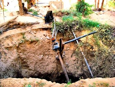 بئر مطمورة لم يستطع مالكها إعادة تأهيلها بئر مطمورة لم يستطع مالكها إعادة تأهيلها
