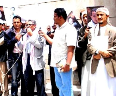 يحيى أبو أصبع أثناء إلقاء كلمته يحيى أبو أصبع أثناء إلقاء كلمته