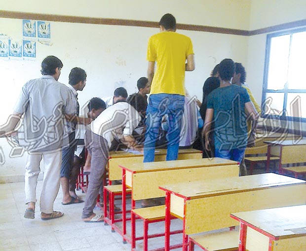 إلى مدير التربية بعدن.. ما تعليقك على هذه الصور؟! إلى مدير التربية بعدن.. ما تعليقك على هذه الصور؟!