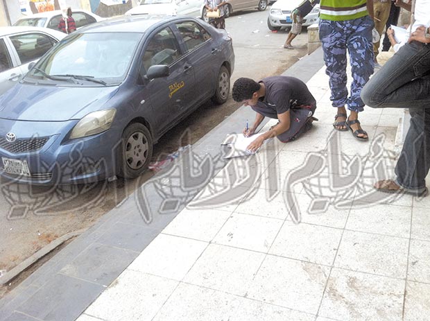 على أرصفة الشوارع بدلا من مقاعد الامتحانات على أرصفة الشوارع بدلا من مقاعد الامتحانات
