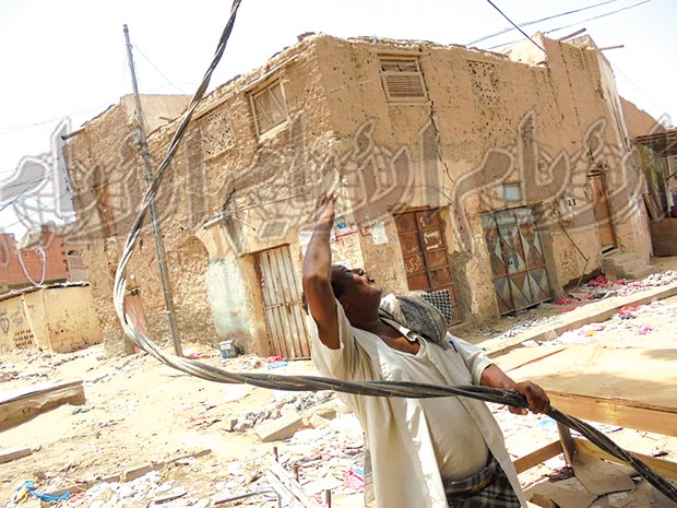 الاسلاك الكهربائية مازالت تشكل خطر على المواطنين الاسلاك الكهربائية مازالت تشكل خطر على المواطنين