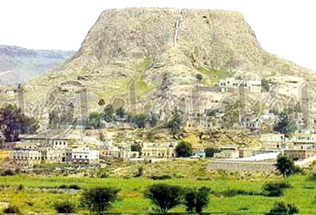 احدى الجبال الكبريتية في دمت احدى الجبال الكبريتية في دمت