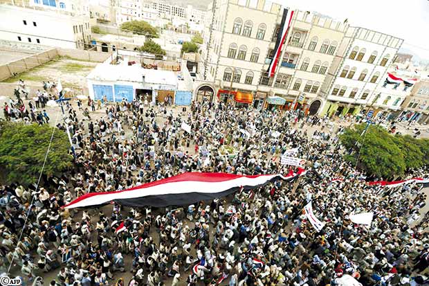 متظاهرون يؤيدون الاصطفاف الوطني متظاهرون يؤيدون الاصطفاف الوطني