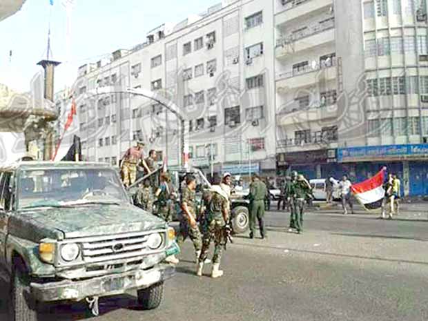 قوات الأمن أثناء انتشارها في شارع مدرم يوم الخميس لتأمين المسيرة قوات الأمن أثناء انتشارها في شارع مدرم يوم الخميس لتأمين المسيرة
