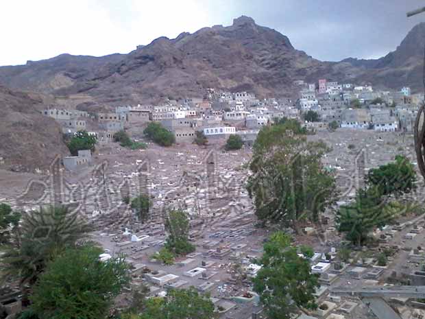الأبنية تزحف إلى داخل المقبرة