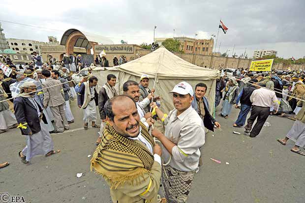 خيمة جديدة تنصب بالقرب من وزرارة الكهرباء