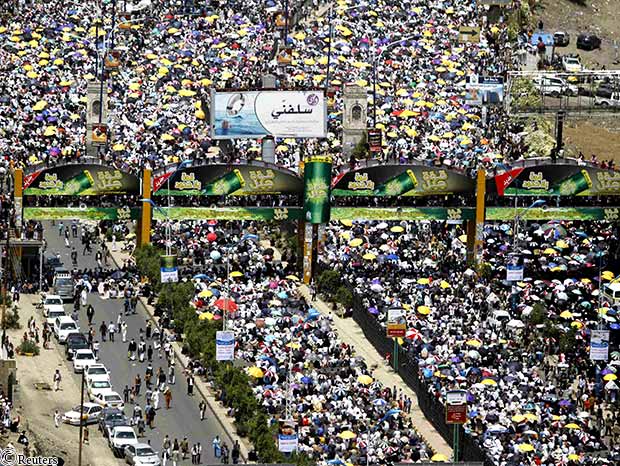 حشود لأنصار الاصطفاف الوطني أمس حشود لأنصار الاصطفاف الوطني أمس