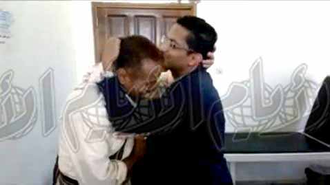 جانب من البخيتي يقبل المرقشي في راسه