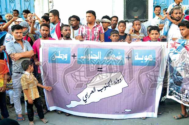 لافتات تعبر عن مطالب الجنوبيين لافتات تعبر عن مطالب الجنوبيين