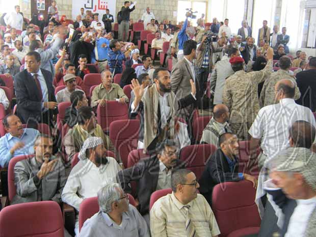 فوضى أثناء اللقاء التشاوري