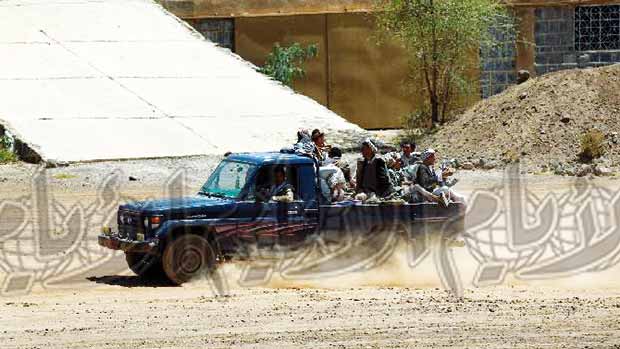 افراد من القاعدة على متن طقم افراد من القاعدة على متن طقم