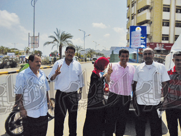حرائر الجنوب إلى جانب الرجال في الثورة حرائر الجنوب إلى جانب الرجال في الثورة