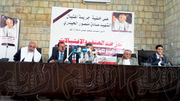 جانب من اللقاء الموسع لمكونات تعز أمس جانب من اللقاء الموسع لمكونات تعز أمس