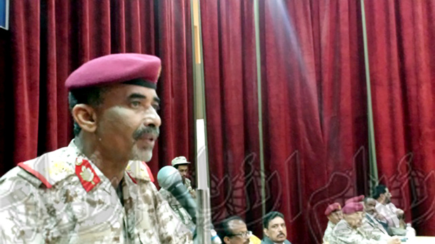 وزير الدفاع اثناء القه الكلمة في اللقاء