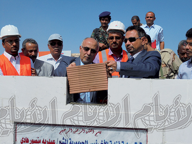أثناء وضع حجر الاساس  لعدد من المشاريع في المحافظة  