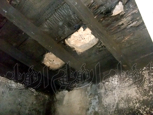 اثار القصف على احد المنازل السكنية