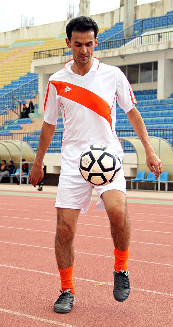سمير محمد علي وسط مهاجم فريق نادي الإتحاد الإبي