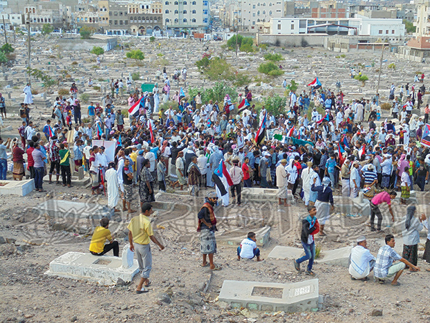 المشيعين داخل مفبرة القطيع المشيعين داخل مفبرة القطيع