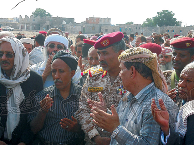وزير الدفاع على رأس المشيعين