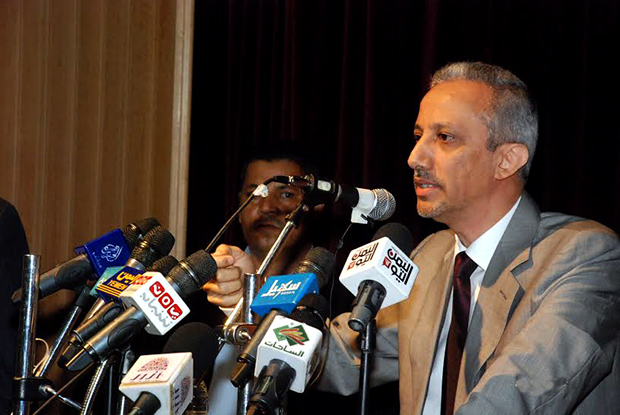  أثناء إلقاء كلمته محافظ تعز شوقي أحمد هائل 