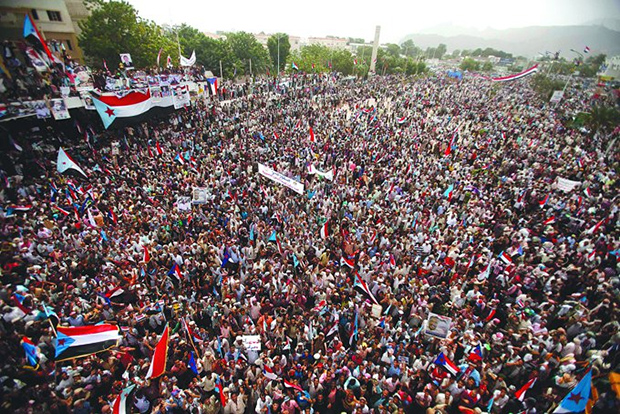 الحراك الجنوبي ليس شخصا بعينه ولا مكونا بمفرده بل إرادة شعبية الحراك الجنوبي ليس شخصا بعينه ولا مكونا بمفرده بل إرادة شعبية