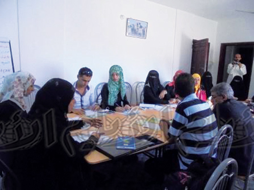 جانب من ورش العمل النسائية في سياق حملات مناصرة قضايا المرأة جانب من ورش العمل النسائية في سياق حملات مناصرة قضايا المرأة