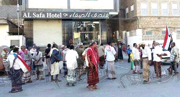 الصورة لأحداث المكلا في مباراة شعب حضرموت وإتحاد إب