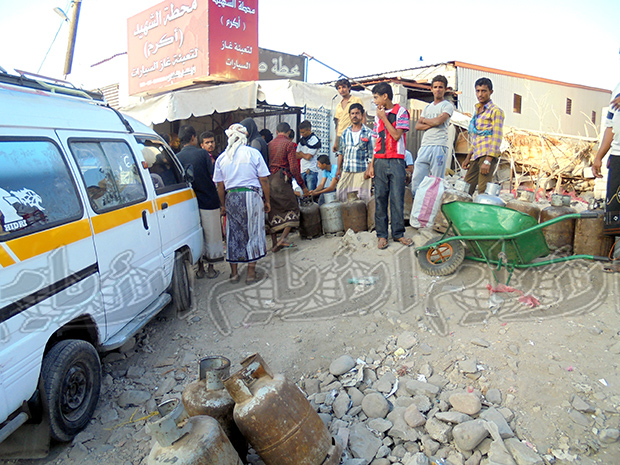 عدم توفر مادة الغاز المسال في محطات التعئبة بعدن عدم توفر مادة الغاز المسال في محطات التعئبة بعدن