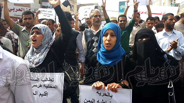 جانب من التفاعل النسائي في مظاهرات أمس بتعز جانب من التفاعل النسائي في مظاهرات أمس بتعز