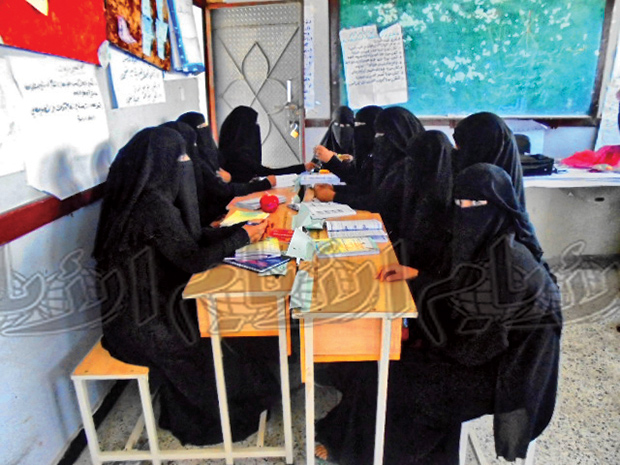 طالبات بلا معلمين طالبات بلا معلمين
