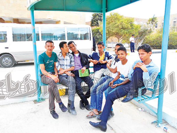 استراحة الطلبة بين المحاضرات استراحة الطلبة بين المحاضرات