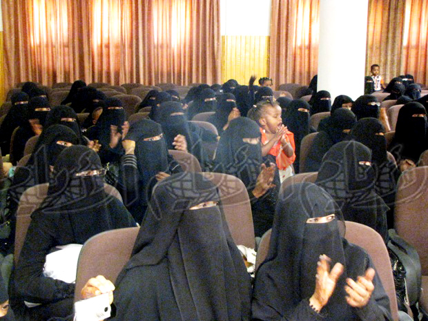 جانب من الحضور النسوي جانب من الحضور النسوي