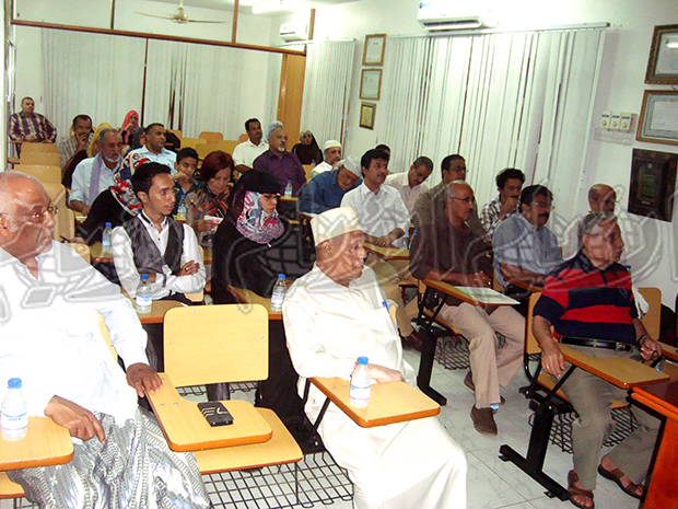 جانب من الحضور في الندوة جانب من الحضور في الندوة