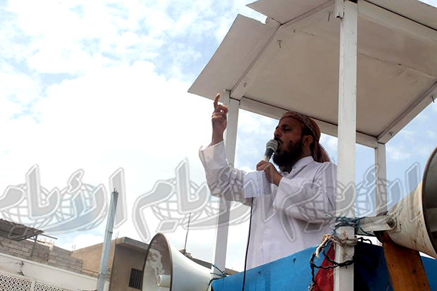 خطيب جمعة ساحة الاعتصام بعدن الشيخ هاني اليزيدي خطيب جمعة ساحة الاعتصام بعدن الشيخ هاني اليزيدي
