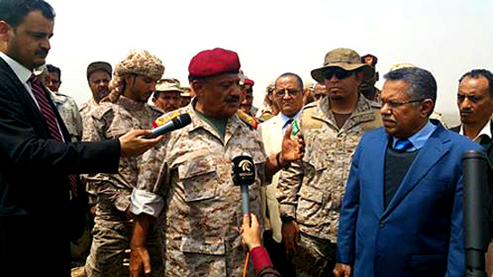 بن دغر يزور قاعدة العند العسكرية بن دغر يزور قاعدة العند العسكرية