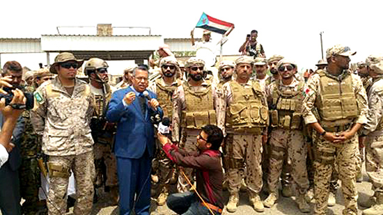 رئيس الوزراء د. أحمد عبيد بن دغر و قائد قوات التحالف بعدن العميد أحمد أبو ماجد رئيس الوزراء د. أحمد عبيد بن دغر و قائد قوات التحالف بعدن العميد أحمد أبو ماجد