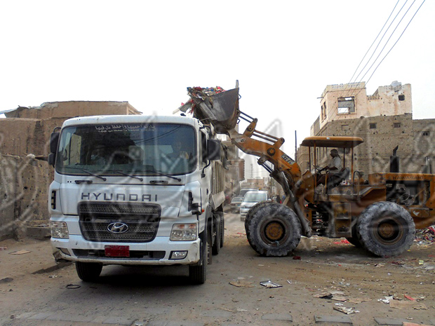 حملات نظافة لنقل المخالفات بلحج حملات نظافة لنقل المخالفات بلحج