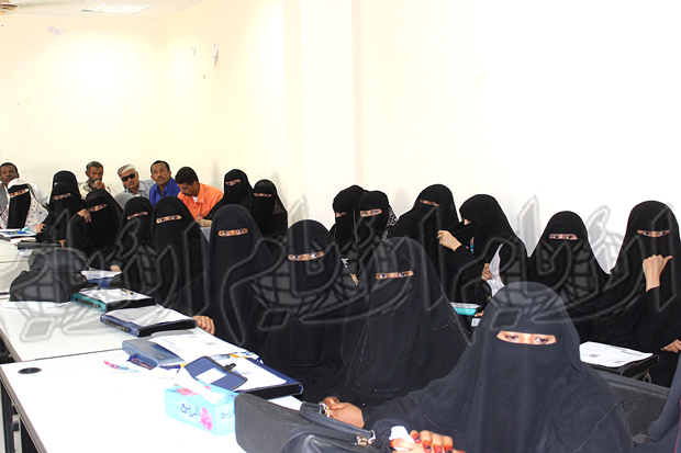 جانب من المتدربات في الدورة جانب من المتدربات في الدورة