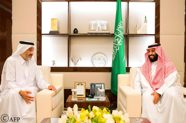 ولي العهد السعودي خلال لقائه بالأمير القطري في الرياض يوم أمس ولي العهد السعودي خلال لقائه بالأمير القطري في الرياض يوم أمس