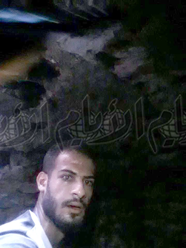 الزميل منذر أحد الذين استكشفوا وصوروا معالم الغرفة التاريخية الزميل منذر أحد الذين استكشفوا وصوروا معالم الغرفة التاريخية