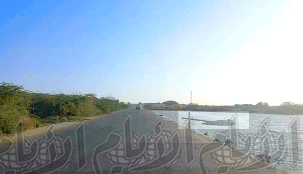 دبابة تابعة للحوثيين من مخلفات حرب 2015 غارقة في ساحل أحور دبابة تابعة للحوثيين من مخلفات حرب 2015 غارقة في ساحل أحور