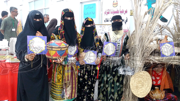 جانب من الأزياء الشعبية جانب من الأزياء الشعبية