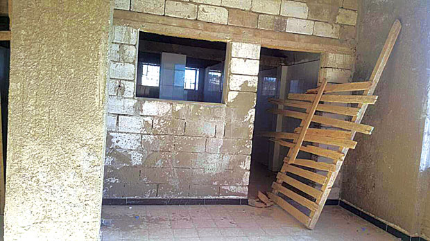 المدرسة من الداخل