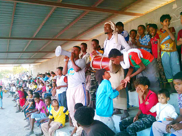 جانب من الجمهور الحاضر بالمباراة