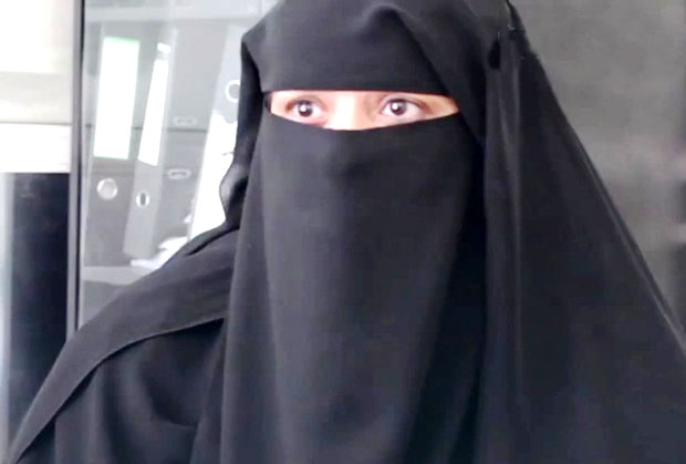 المسؤولة القانونية لاتحاد نساء اليمن نجلاء اللساني المسؤولة القانونية لاتحاد نساء اليمن نجلاء اللساني