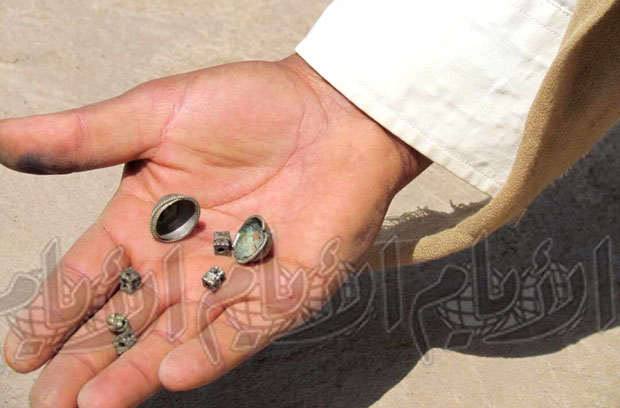 بعض الحلي المهشمه التي كان يستخدمها نساء اليهود انذاك