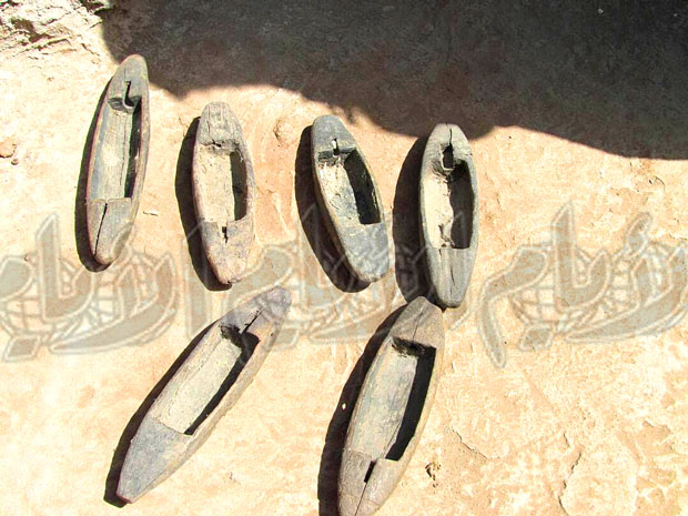 مغازل خشبية كانت تستعمل في صناعة السجاد والملابس